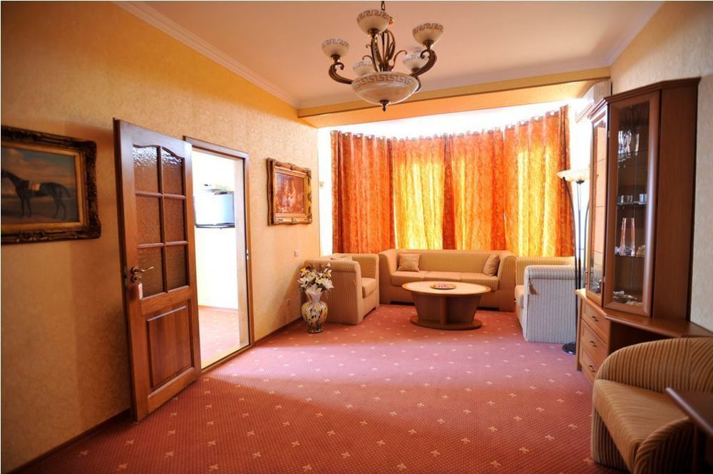 Diplomat Club Hotel Kiszyniów Zewnętrze zdjęcie