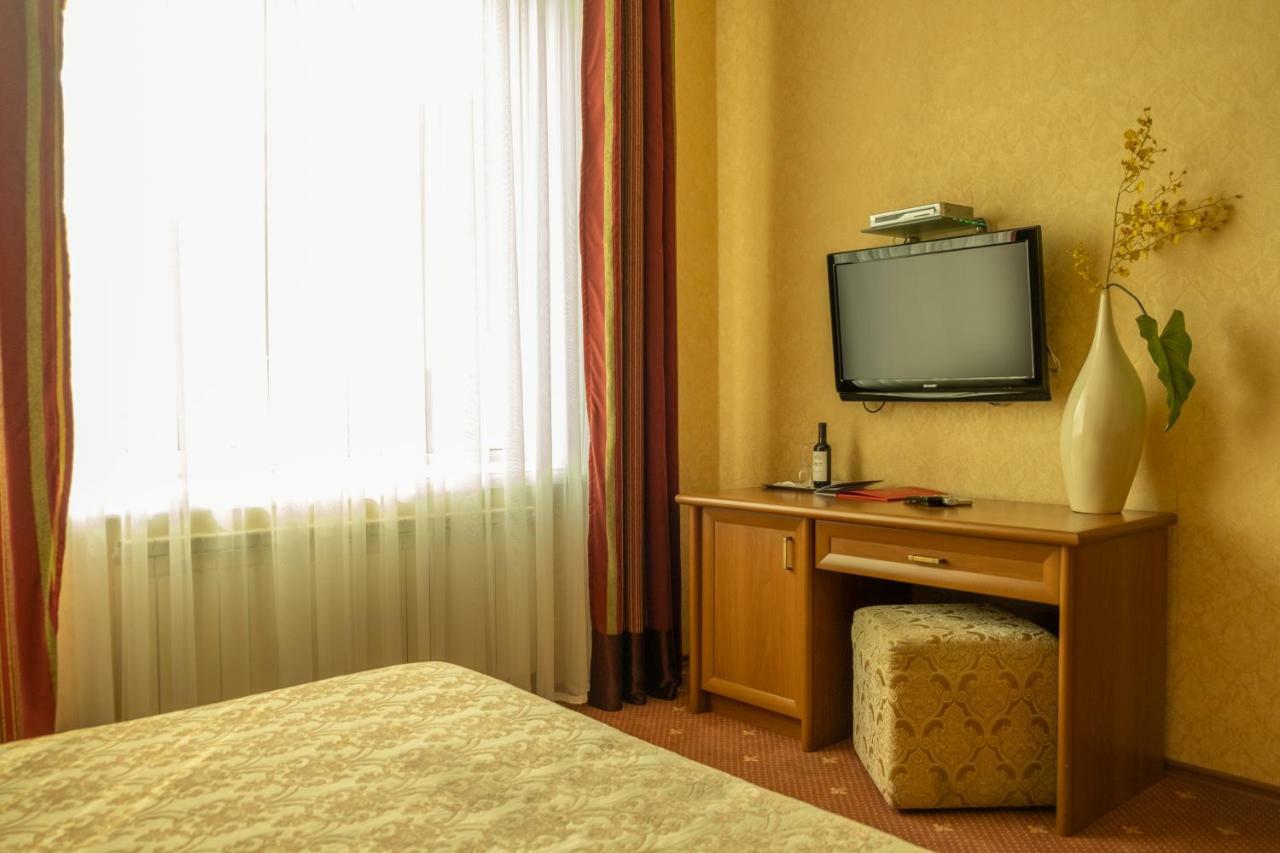 Diplomat Club Hotel Kiszyniów Zewnętrze zdjęcie